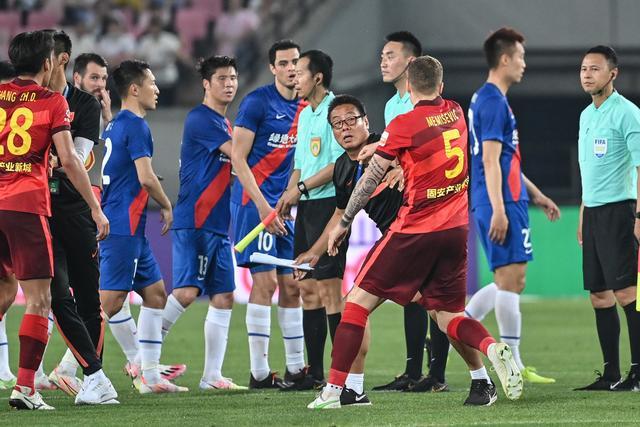 歌手李昀锐现场观赛AUBL，分享新体验感受